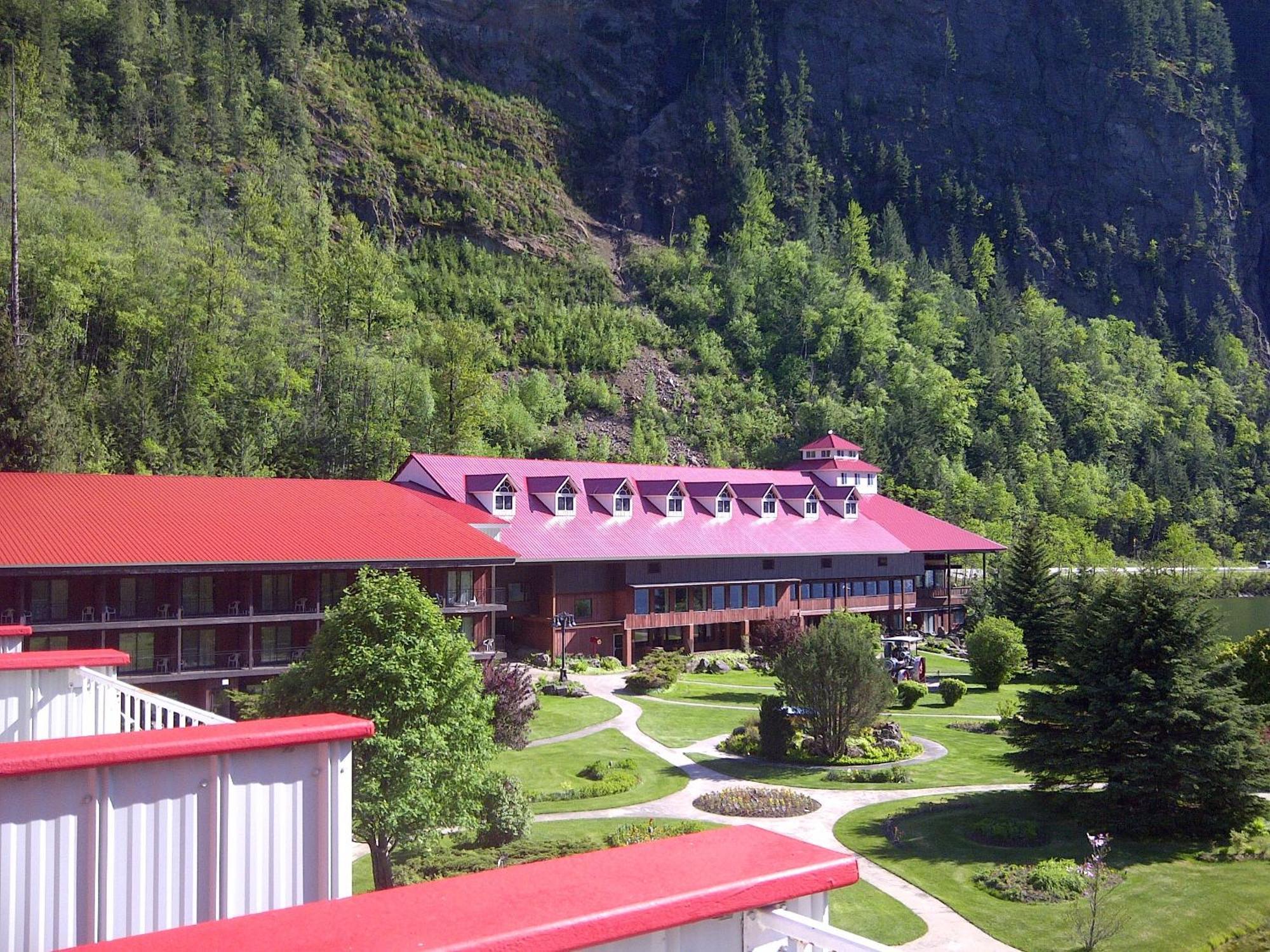 Three Valley Lake Chateau Revelstoke Exteriör bild