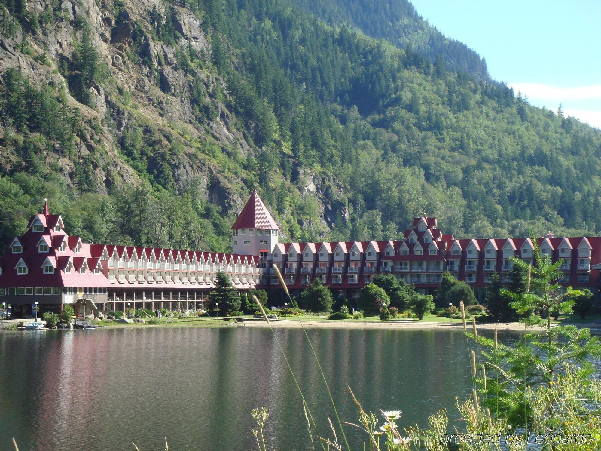 Three Valley Lake Chateau Revelstoke Exteriör bild