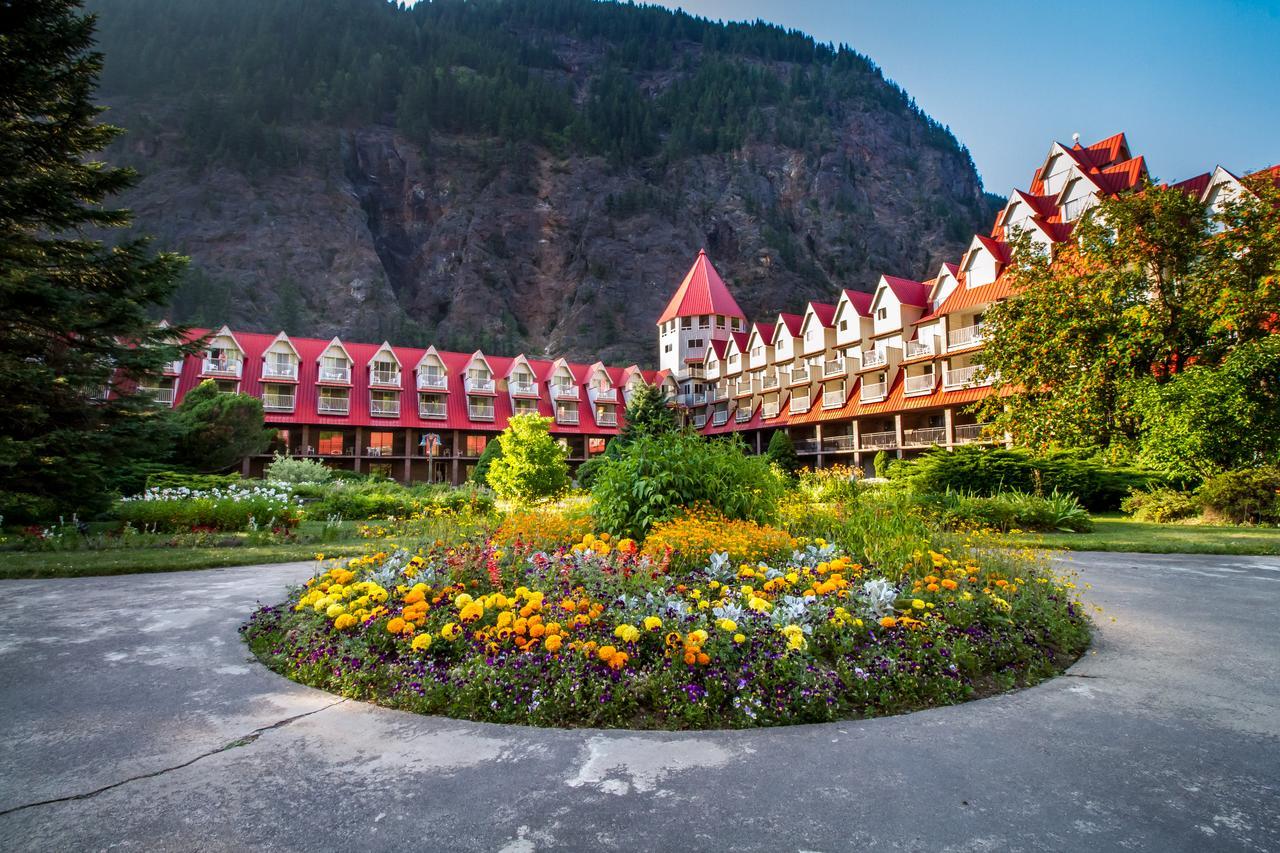 Three Valley Lake Chateau Revelstoke Exteriör bild