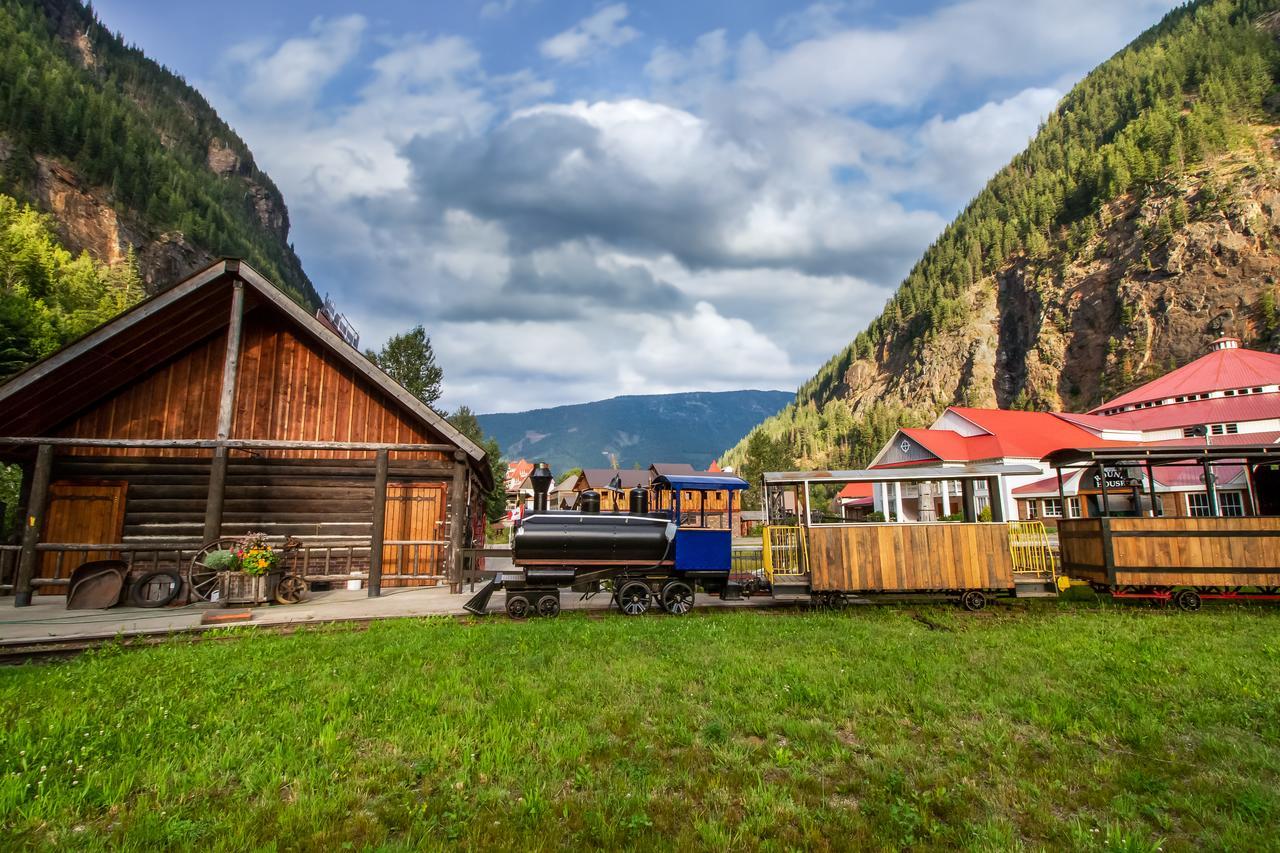 Three Valley Lake Chateau Revelstoke Exteriör bild